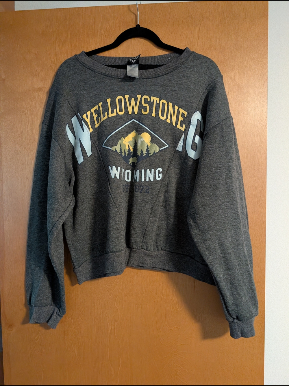 Gray Crewneck Sweatshirt with Yellow & Light Blue Yellowstone Graphic XL